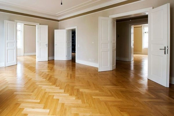 Lijado y barnizado de suelo de madera en Pamplona