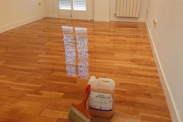 Suelo barnizado en Pamplona